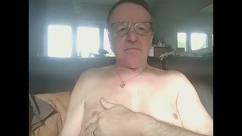 Snapshot of oldtimer160162493 chatting on April 27, 2026, 7:06 am oldtimer160162493 online show from April 27, 2026, 7:06 am