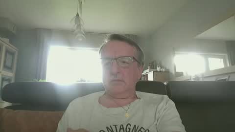 Snapshot of oldtimer160162493 chatting on May 5, 2026, 12:35 pm oldtimer160162493 online show from May 5, 2026, 12:35 pm