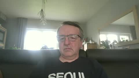 Snapshot of oldtimer160162493 chatting on May 19, 2026, 1:06 pm oldtimer160162493 online show from May 19, 2026, 1:06 pm