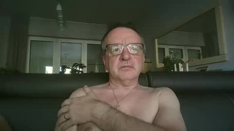 Snapshot of oldtimer160162493 chatting on May 22, 2026, 5:40 pm oldtimer160162493 online show from May 22, 2026, 5:40 pm