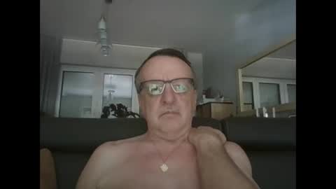 Snapshot of oldtimer160162493 chatting on May 27, 2026, 12:02 pm oldtimer160162493 online show from May 27, 2026, 12:02 pm