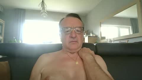 Snapshot of oldtimer160162493 chatting on May 31, 2026, 12:45 pm oldtimer160162493 online show from May 31, 2026, 12:45 pm