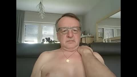 Snapshot of oldtimer160162493 chatting on June 1, 2026, 11:56 am oldtimer160162493 online show from June 1, 2026, 11:56 am