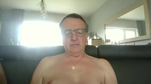 Snapshot of oldtimer160162493 chatting on June 2, 2026, 1:57 pm oldtimer160162493 online show from June 2, 2026, 1:57 pm