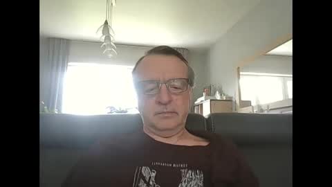 Snapshot of oldtimer160162493 chatting on June 4, 2026, 12:55 pm oldtimer160162493 online show from June 4, 2026, 12:55 pm