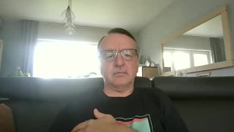 Snapshot of oldtimer160162493 chatting on June 8, 2026, 12:38 pm oldtimer160162493 online show from June 8, 2026, 12:38 pm