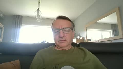 Snapshot of oldtimer160162493 chatting on June 10, 2026, 1:32 pm oldtimer160162493 online show from June 10, 2026, 1:32 pm