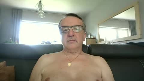 Snapshot of oldtimer160162493 chatting on June 16, 2026, 11:46 am oldtimer160162493 online show from June 16, 2026, 11:46 am