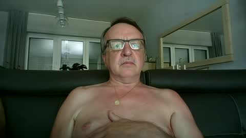 Snapshot of oldtimer160162493 chatting on June 22, 2026, 2:03 pm oldtimer160162493 online show from June 22, 2026, 2:03 pm