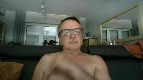 Snapshot of oldtimer160162493 chatting on June 23, 2026, 12:03 pm oldtimer160162493 online show from June 23, 2026, 12:03 pm
