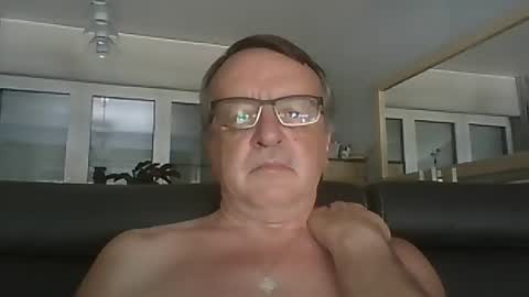Snapshot of oldtimer160162493 chatting on June 25, 2026, 1:48 pm oldtimer160162493 online show from June 25, 2026, 1:48 pm