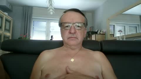 Snapshot of oldtimer160162493 chatting on August 8, 2026, 12:29 pm oldtimer160162493 online show from August 8, 2026, 12:29 pm