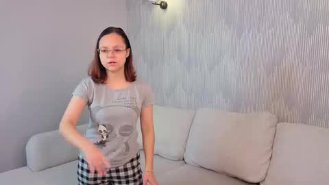 Snapshot of oleneweir chatting on November 14, 2025, 11:09 am Stella online show from November 14, 2025, 11:09 am