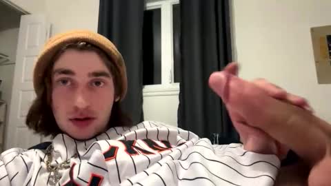 oliboy34 online show from December 18, 2025, 2:06 am