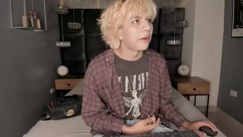 oliiverr22 online show from November 11, 2025, 6:30 pm