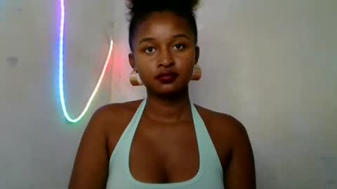 olinah610 online show from May 26, 2026, 12:01 pm