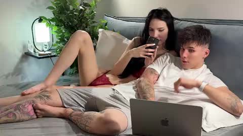 Snapshot of oliv1a_roby chatting on September 30, 2025, 4:01 pm Olivia and Robie online show from September 30, 2025, 4:01 pm