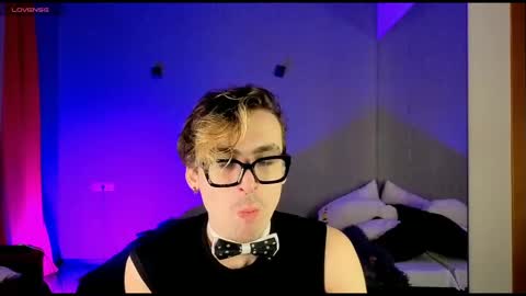 OLIVER MARTINEZ online show from October 13, 2025, 5:29 am