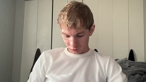 Snapshot of oliver_beck chatting on December 11, 2024, 7:36 pm Oliver Beck online show from December 11, 2024, 7:36 pm