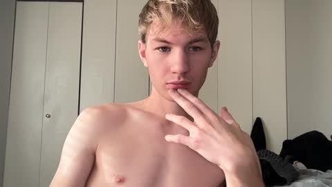 Snapshot of oliver_beck chatting on December 13, 2024, 7:10 pm Oliver Beck online show from December 13, 2024, 7:10 pm