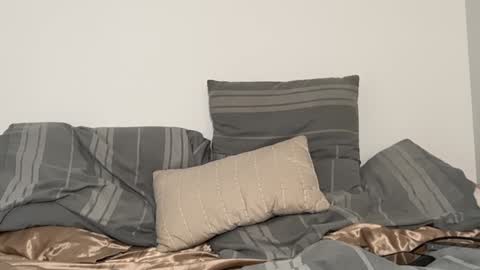 Snapshot of oliver_beck chatting on January 4, 2025, 2:25 am Oliver Beck online show from January 4, 2025, 2:25 am