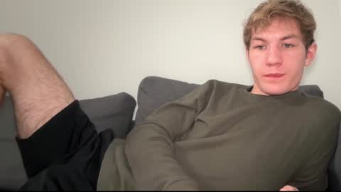 Snapshot of oliver_beck chatting on January 18, 2025, 2:25 am Oliver Beck online show from January 18, 2025, 2:25 am