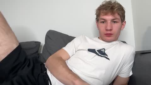 Snapshot of oliver_beck chatting on February 3, 2025, 2:03 am Oliver Beck online show from February 3, 2025, 2:03 am