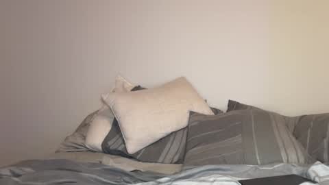 Snapshot of oliver_beck chatting on February 8, 2025, 2:04 am Oliver Beck online show from February 8, 2025, 2:04 am