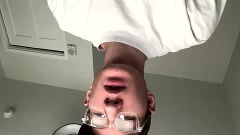 Snapshot of oliver_beck chatting on November 10, 2025, 7:13 pm Oliver Beck online show from November 10, 2025, 7:13 pm