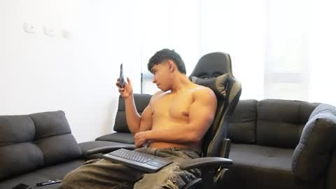 Snapshot of oliver_bray chatting on July 13, 2026, 6:00 pm Oliver bray online show from July 13, 2026, 6:00 pm
