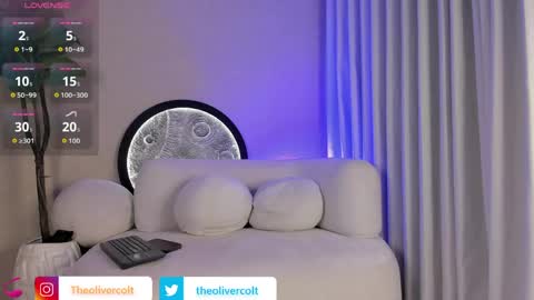 oliver_colt__ online show from May 18, 2026, 9:09 pm