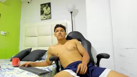 Snapshot of oliver_evans_19 chatting on April 21, 2026, 2:51 am O L I V E R online show from April 21, 2026, 2:51 am