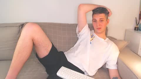 Snapshot of oliver_hort chatting on December 7, 2024, 5:53 pm Oliver online show from December 7, 2024, 5:53 pm