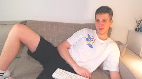 Snapshot of oliver_hort chatting on December 16, 2024, 7:00 pm Oliver online show from December 16, 2024, 7:00 pm