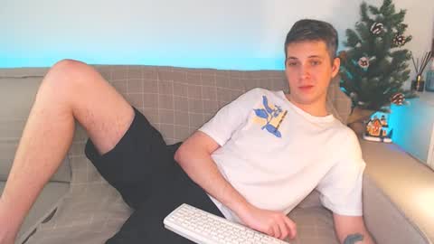 Snapshot of oliver_hort chatting on December 28, 2024, 3:48 pm Oliver online show from December 28, 2024, 3:48 pm