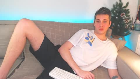 Snapshot of oliver_hort chatting on January 8, 2025, 6:52 pm Oliver online show from January 8, 2025, 6:52 pm