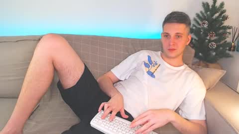 Snapshot of oliver_hort chatting on January 12, 2025, 7:31 pm Oliver online show from January 12, 2025, 7:31 pm