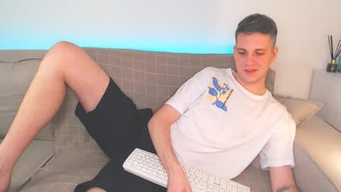 Snapshot of oliver_hort chatting on January 16, 2025, 6:16 pm Oliver online show from January 16, 2025, 6:16 pm