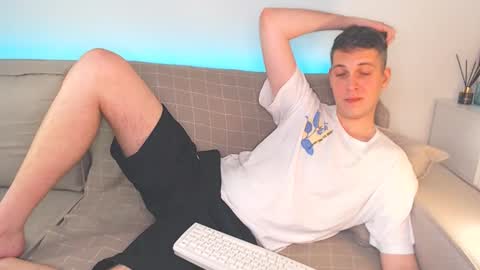 Snapshot of oliver_hort chatting on January 21, 2025, 6:12 pm Oliver online show from January 21, 2025, 6:12 pm