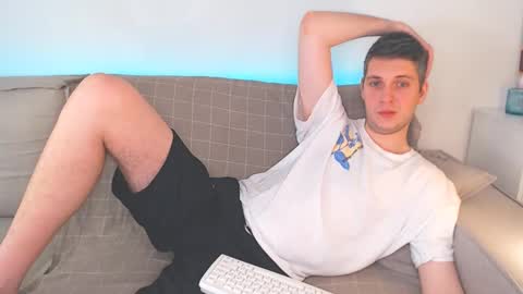 Snapshot of oliver_hort chatting on February 10, 2025, 11:36 am Oliver online show from February 10, 2025, 11:36 am