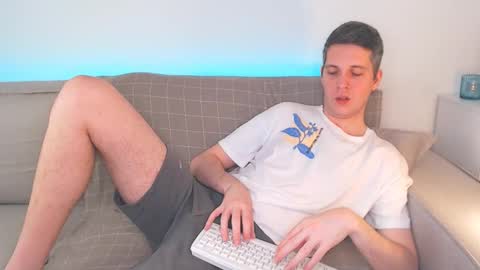 Snapshot of oliver_hort chatting on February 17, 2025, 11:23 am Oliver online show from February 17, 2025, 11:23 am