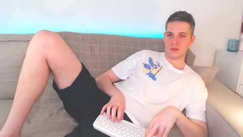 Snapshot of oliver_hort chatting on February 28, 2025, 10:41 am Oliver online show from February 28, 2025, 10:41 am