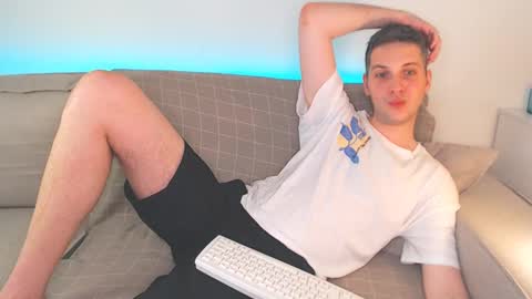 Snapshot of oliver_hort chatting on March 2, 2025, 5:58 pm Oliver online show from March 2, 2025, 5:58 pm