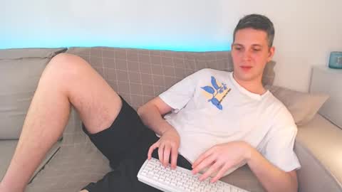 Snapshot of oliver_hort chatting on March 5, 2025, 12:55 pm Oliver online show from March 5, 2025, 12:55 pm