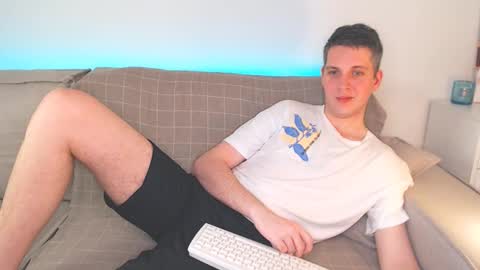 Snapshot of oliver_hort chatting on March 8, 2025, 11:37 am Oliver online show from March 8, 2025, 11:37 am