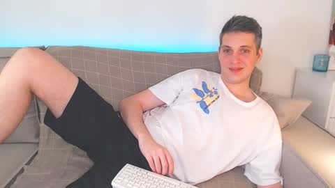 Snapshot of oliver_hort chatting on March 12, 2025, 1:40 pm Oliver online show from March 12, 2025, 1:40 pm