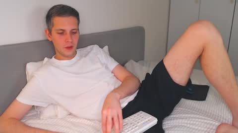 Snapshot of oliver_hort chatting on November 2, 2025, 6:10 pm Oliver online show from November 2, 2025, 6:10 pm