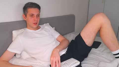 Snapshot of oliver_hort chatting on November 4, 2025, 5:23 pm Oliver online show from November 4, 2025, 5:23 pm