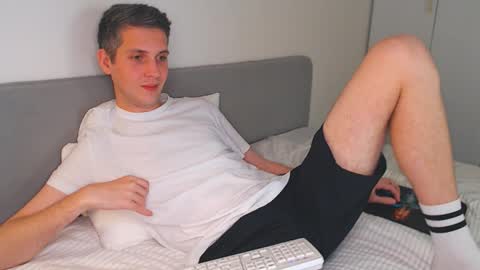 Snapshot of oliver_hort chatting on November 5, 2025, 5:35 pm Oliver online show from November 5, 2025, 5:35 pm