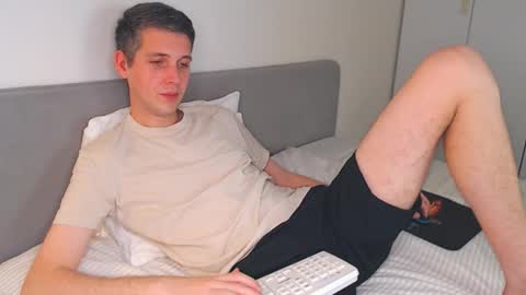 Snapshot of oliver_hort chatting on November 9, 2025, 2:37 pm Oliver online show from November 9, 2025, 2:37 pm